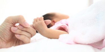 Comment aider votre bébé prématuré à bien grandir ? 