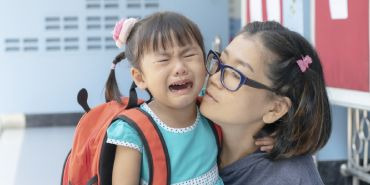 Que faire pour rassurer l’enfant qui pleure en allant à l’école ?