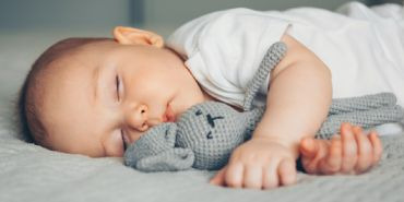 Quelles astuces pour aider bébé à faire ses nuits