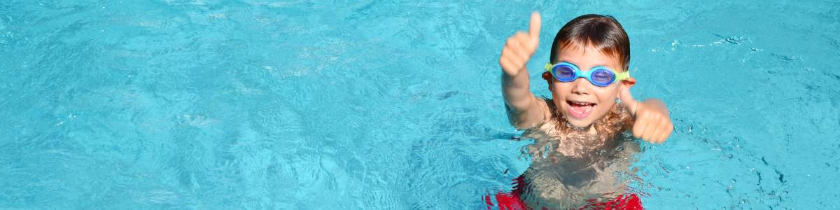 Baignades à répétition : comment protéger les oreilles fragiles de votre enfant ?