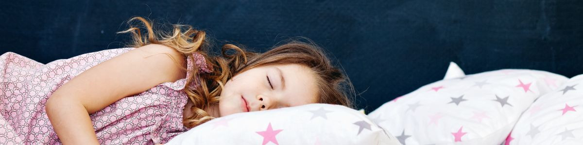 Heure de sommeil enfant : quelle heure pour le coucher et le lever ?