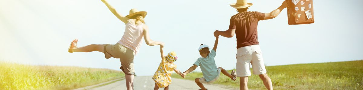Parés pour les vacances avec les kids ! On n'oublie pas les indispensables pour des vacances sereines...